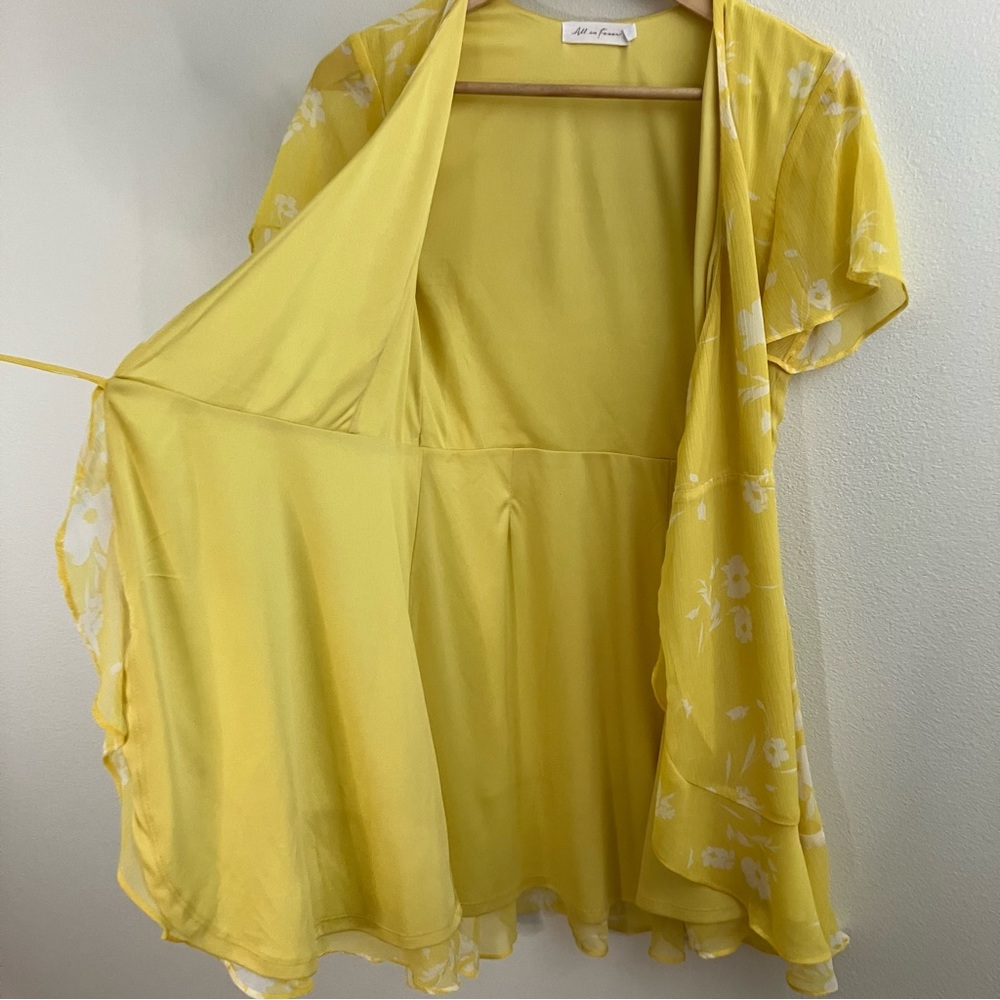 🔴 Floral Ruffled Wrap Dress - Picture 7 of 13